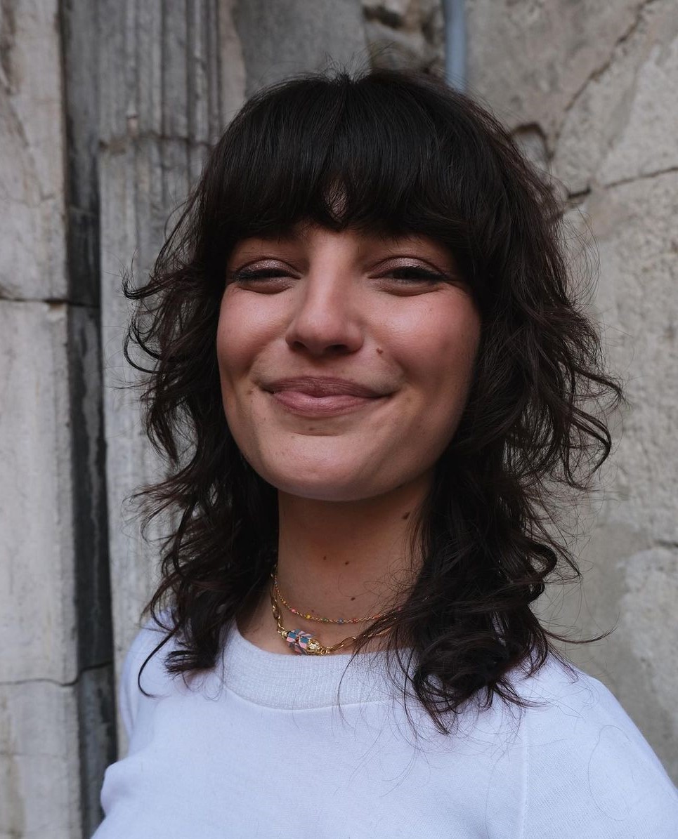 Short Wavy Wolf Cut with Full Bangs Shoulder Length Wavy Wolf Cut