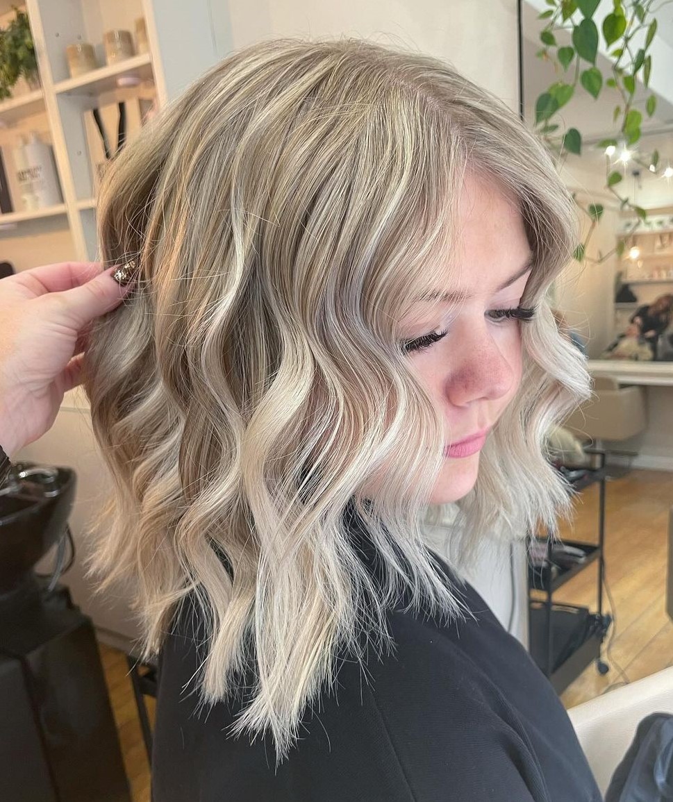 Disconnected Wavy Lob for Fine Hair