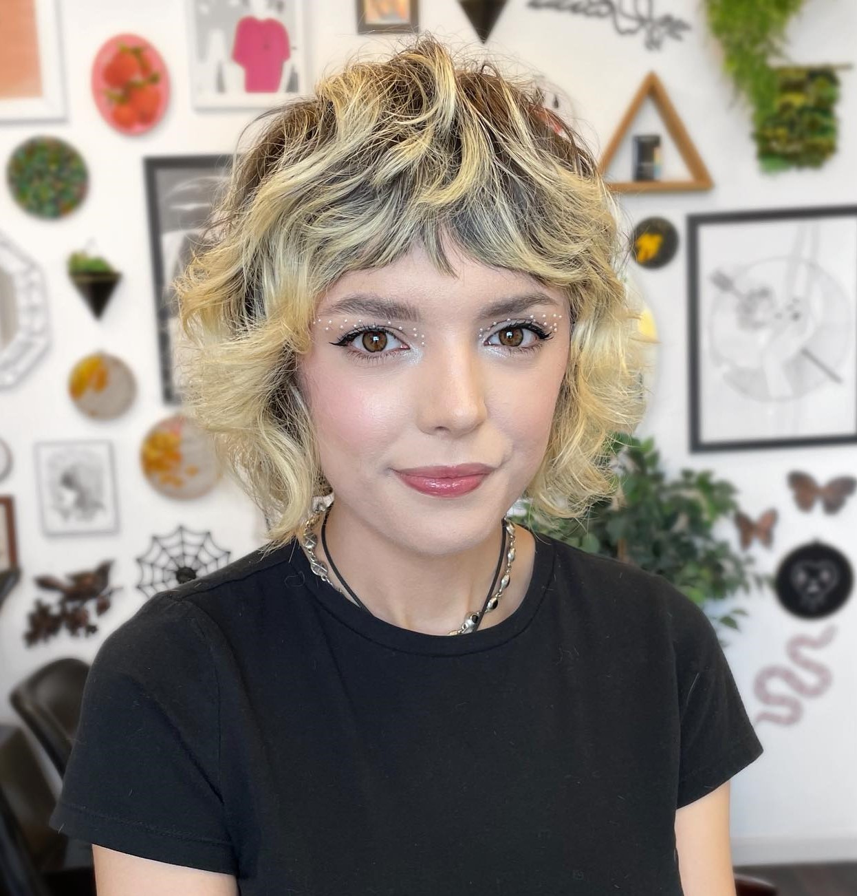 Dimensional Shaggy Wolf Cut Highlighted Short Layered Wolf Cut