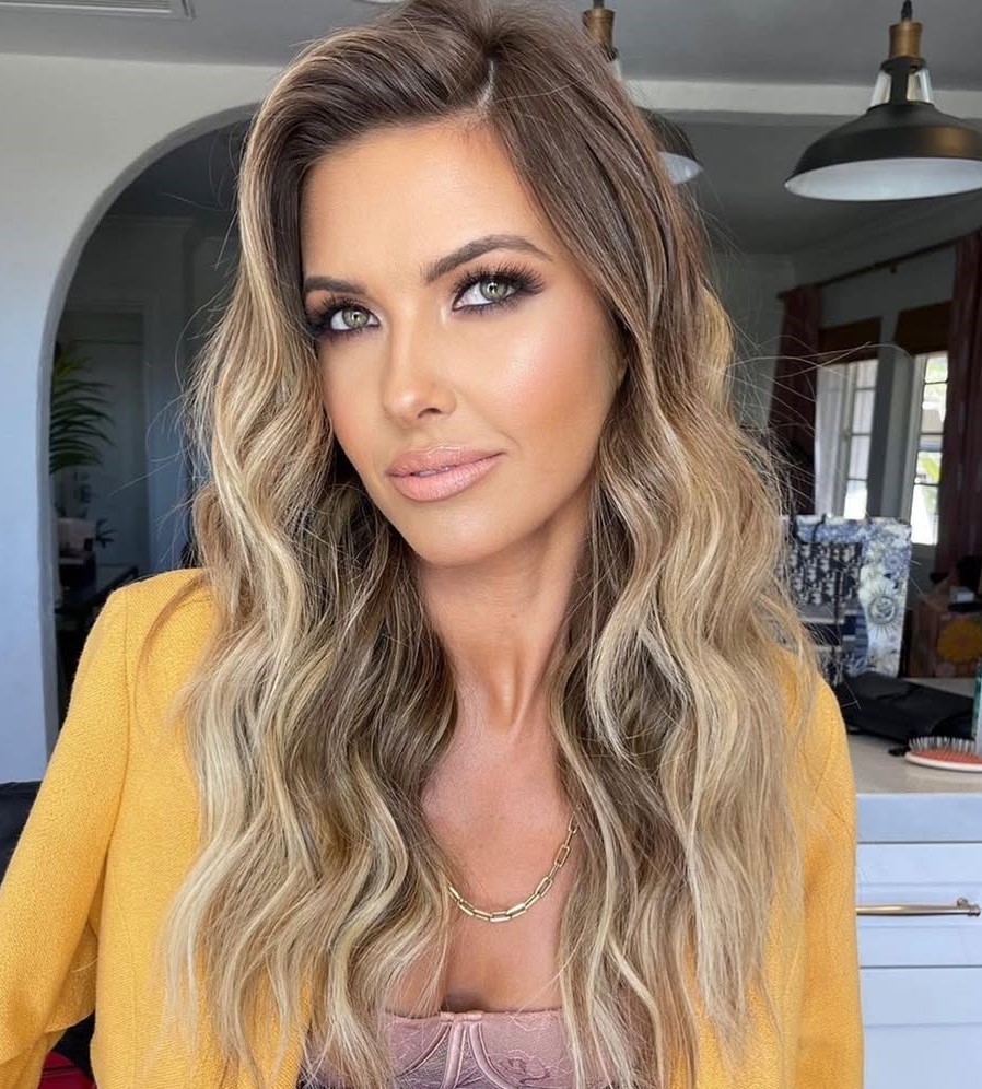 Long Wavy Hairstyle to Look Younger