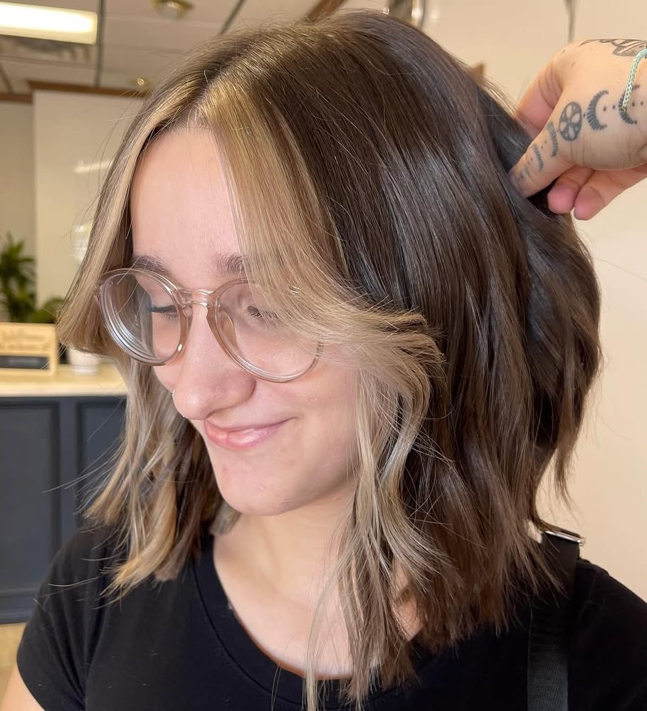 Dark Bob with Face-Framing Highlights