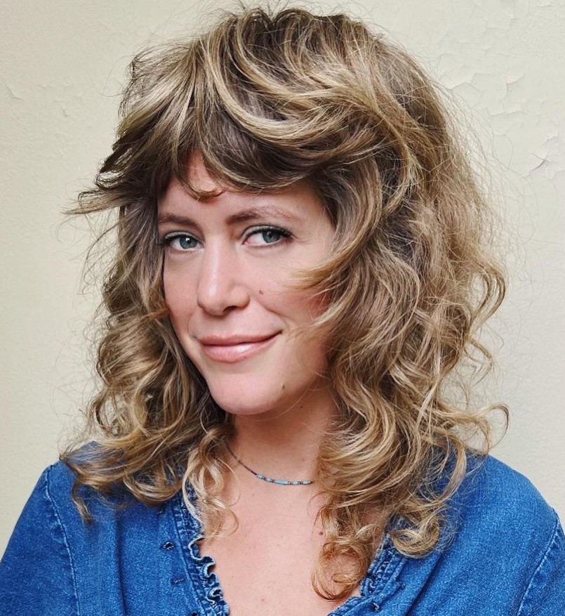 Wolf Cut for Thick Curly Hair Medium Length Wolf Hairstyle with Full Bangs